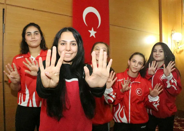 Yıldız sporcular Rıza Kayaalp'ın mutluluğuna ortak oldu - 1
