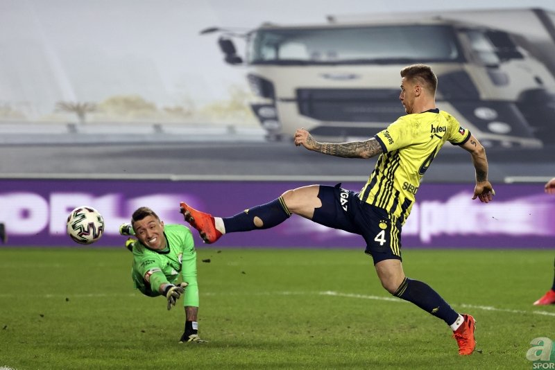 Galatasaray o isimlerle sözleşme uzatacak! İşte iç transferdeki hedef... GS transfer haberleri