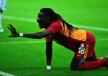 Gomis - Cenk Tosun düellosu