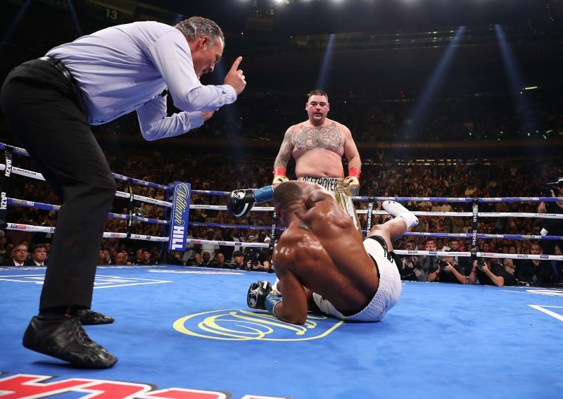 Anthony Joshua ilk yenilgisini aldı!