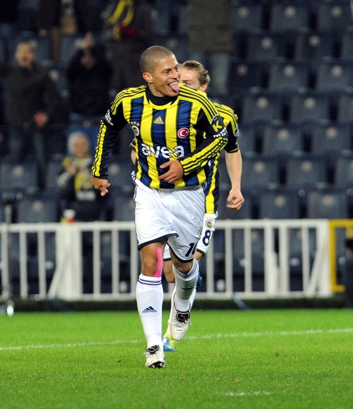 Alex: Fenerbahçe isterse oyuncu bakarız