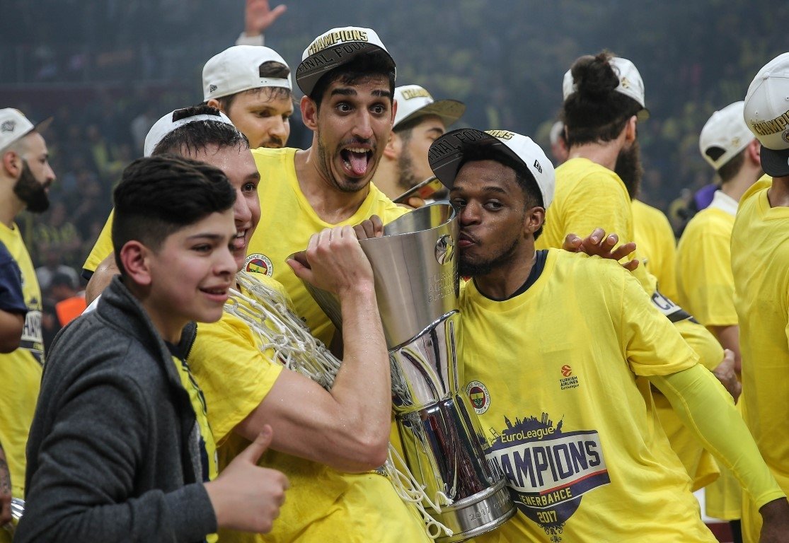 Datome söz verdi, saçlarını kestirdi