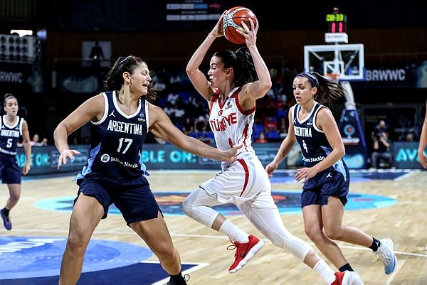 Periler rahat kazandı