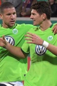 Mario Gomez, Wolfsburg'a turu getirdi