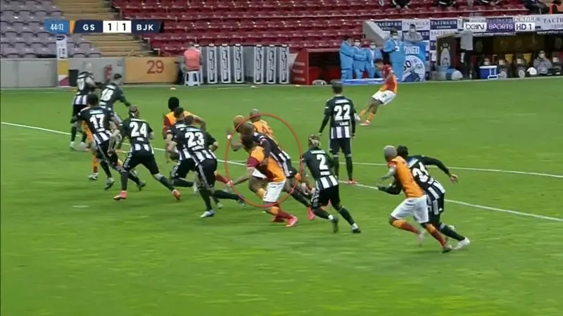 Galatasaray-Beşiktaş maçında 1 penaltı kararı daha çıktı! - 2