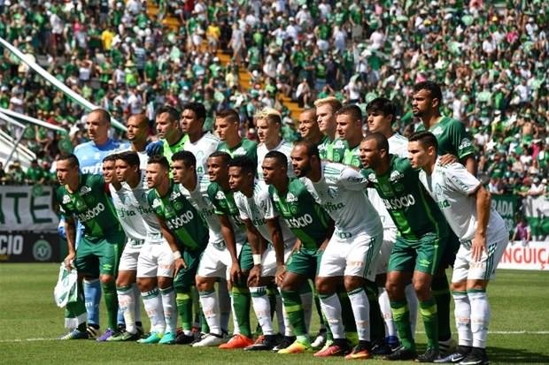 Chapecoense gözyaşlarıyla sahada
