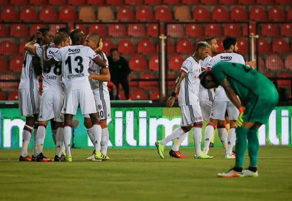 Beşiktaş, Akhisar deplasmanında rahat kazandı