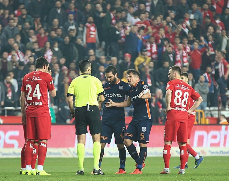 Ahmet Çakar: Allah cezanızı versin!