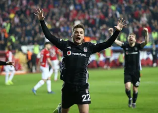 Adem Ljajic’te mutlu son