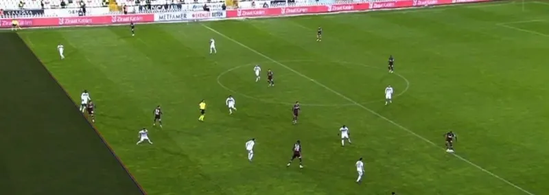 Var sonrası gol kararı! İşte o pozisyon - 1