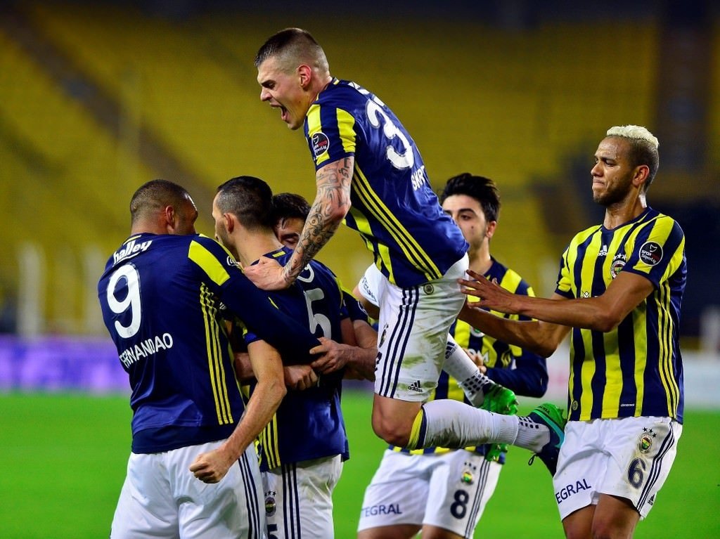 Fenerbahçe-Adanaspor karşılaşmasından kareler