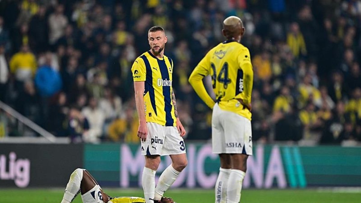 Fenerbahçe taraftarlarından Ali Koç ve yönetimine istifa çağrısı! Fenerbahçe taraftarlarından Ali Koç ve yönetimine istifa çağrısı!