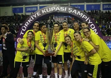 Bakan Kasapoğlu Fenerbahçe'yi tebrik etti