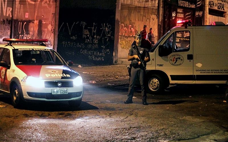 Brezilya’da 9 taraftarın başına kurşun sıktılar