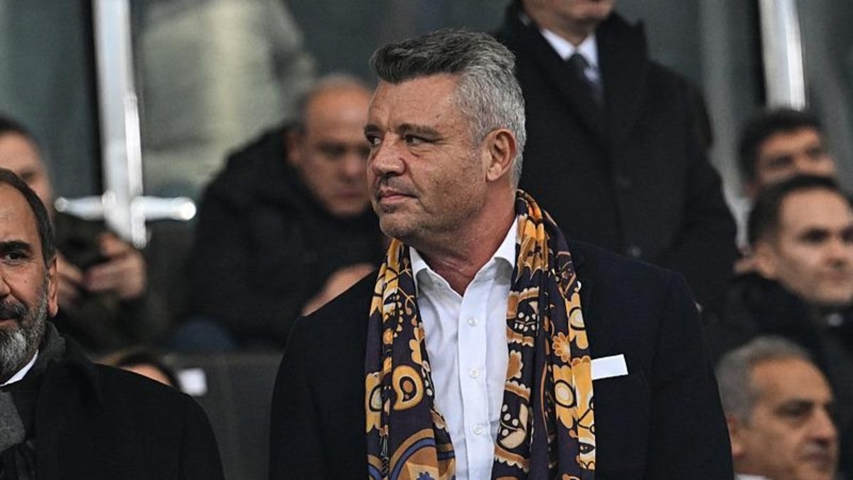 Fenerbahçe Başkanı Sadettin Saran'dan soyunma odasında duygusal konuşma! Turkcell Süper Kupa zaferinin ardından…