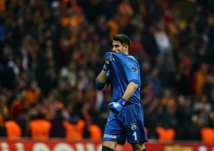 Volkan Demirel imzayı attı