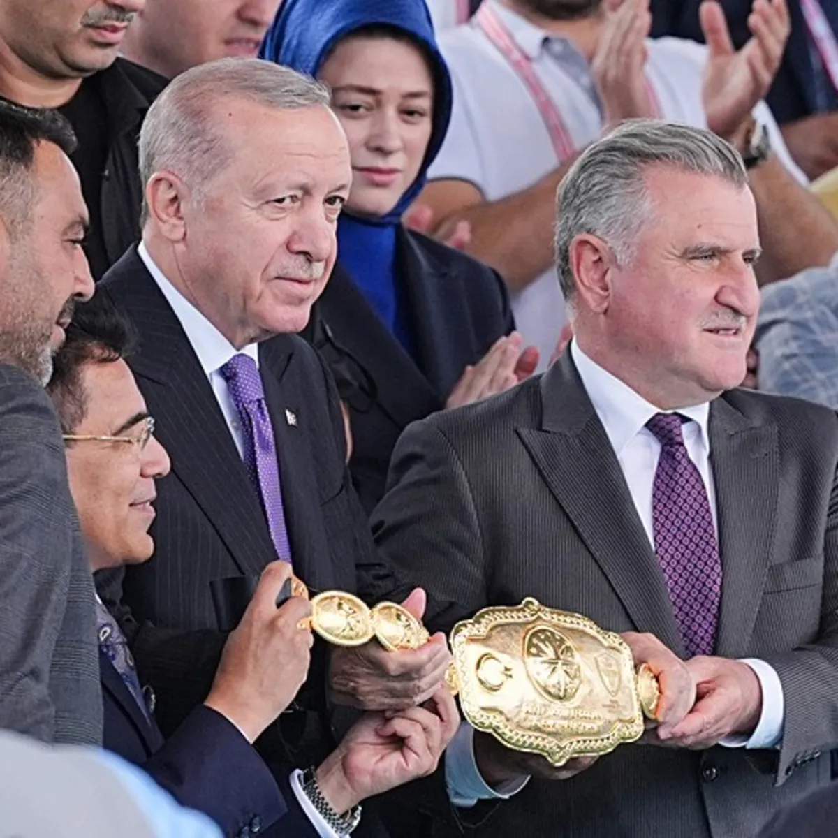 Erdoğan'dan Yağlı Güreş Cumhurbaşkanlığı Kupası pehlivanlarına tebrik