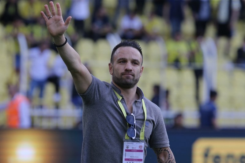 Valbuena alkışlarla veda etti