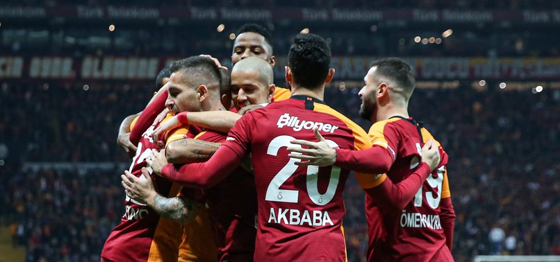 Galatasaray'da Sofiane Feghouli birçok ismi geride bıraktı