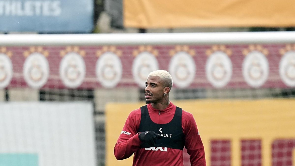 Galatasaray'da yeni transferler Mario Lemina ve Carlos Cuesta ilk antrenmanlarına çıktı! Galatasaray'da yeni transferler Mario Lemina ve Carlos Cuesta ilk antrenmanlarına çıktı!