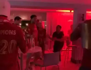 Klopp’tan şampiyonluk dansı