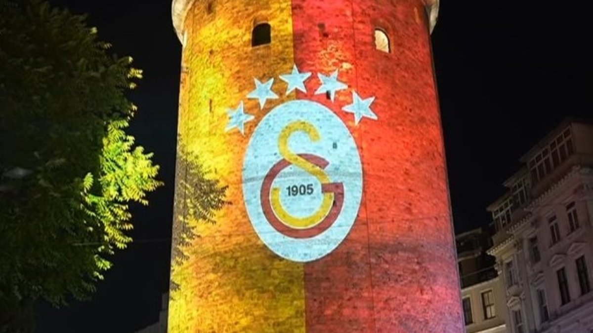 Galatasaray'dan Galata Kulesi'nde ışıklı gösteri! Galatasaray'dan Galata Kulesi'nde ışıklı gösteri!
