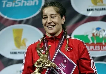 Yasemin Adar'dan açıklama: O hesap sahte!