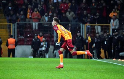 Galatasaray’da Özgür Baran Aksaka ilk lig maçına çıktı