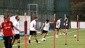 Beşiktaş’a derbi öncesi şok! 4 isimden kötü haber!