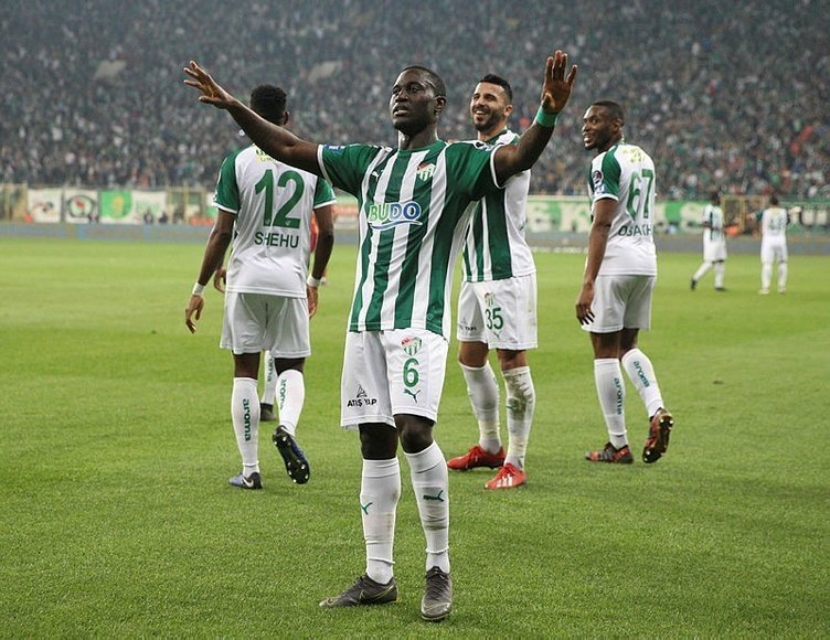 Fenerbahçe menajerlere para saçtı!