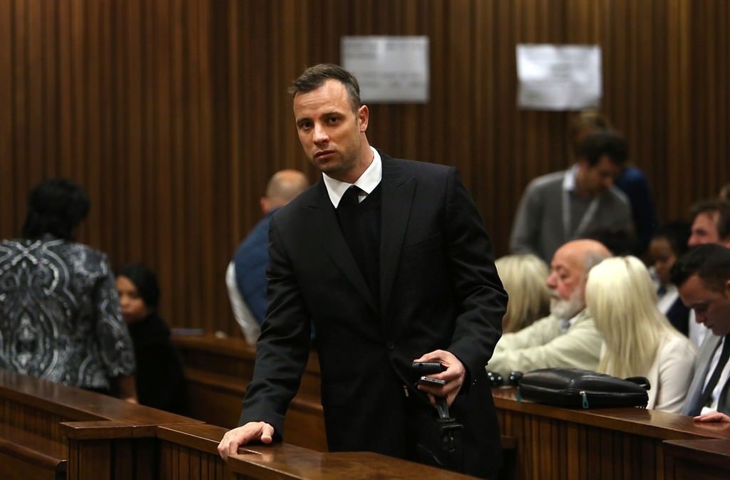 Oscar Pistorius bileklerini kesti!
