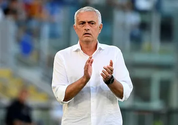UEFA Mourinho'ya ceza verdi!