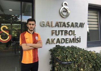 Galatasaray formasını giydi pozunu verdi!