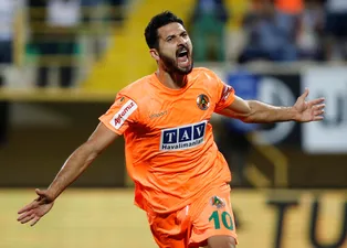 Emre Akbaba için Love + 2 milyon Euro