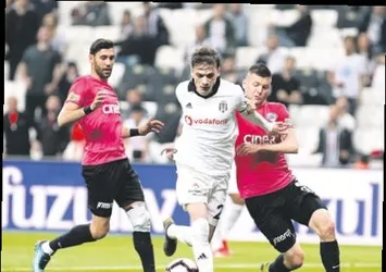 Ljaijic kalıyor
