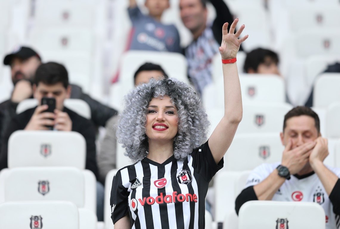 Beşiktaş tribünlerinde yenge rüzgarı
