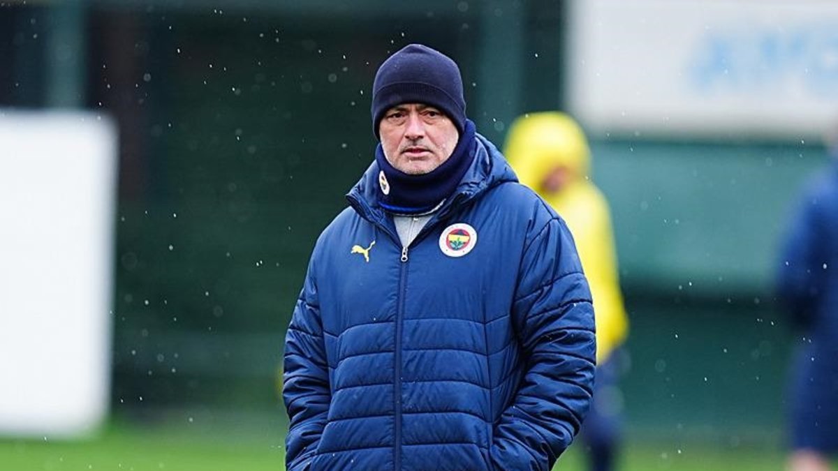 Jose Mourinho ilk 11 kararını verdi! Onvo Antalyaspor... Jose Mourinho ilk 11 kararını verdi! Onvo Antalyaspor...