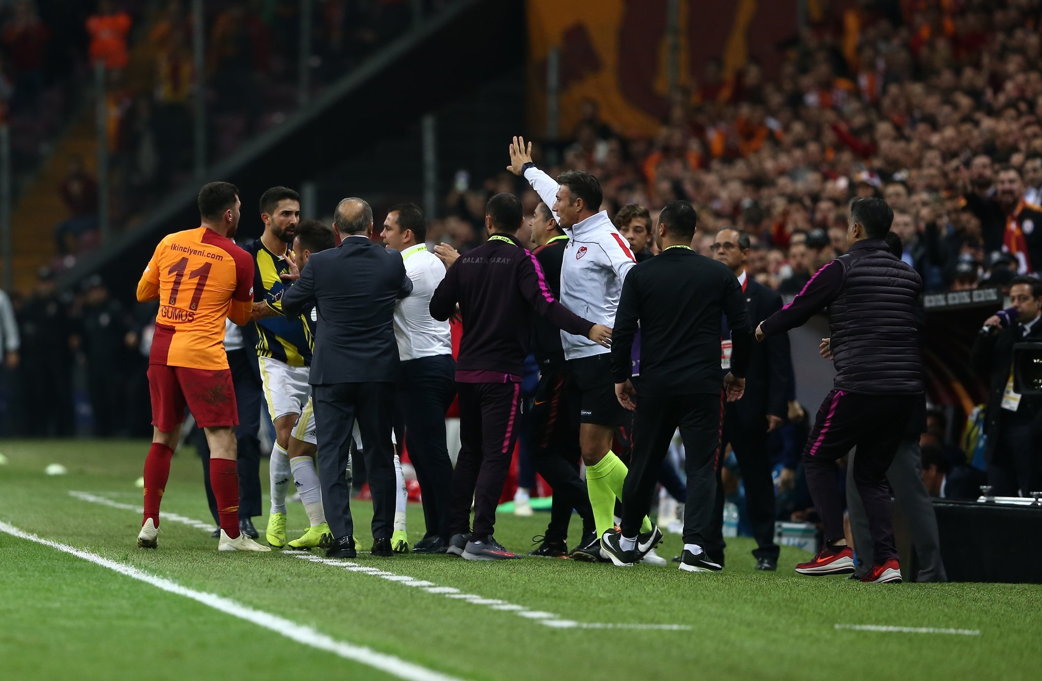 Derbide saha kenarı karıştı!