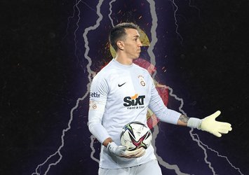 Muslera'dan ayrılık sinyali!