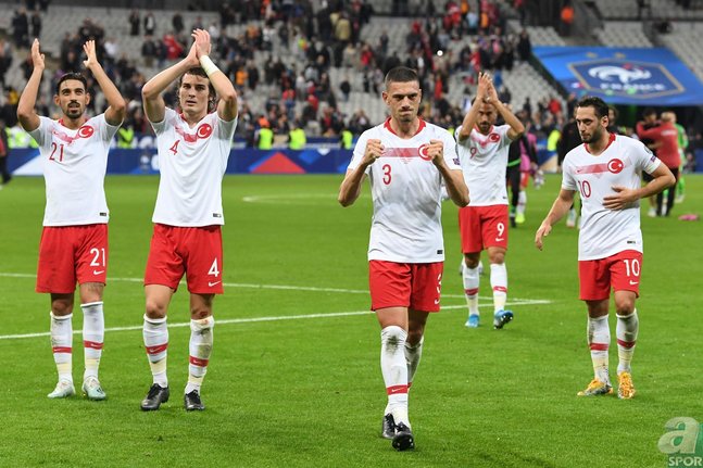 Dünden bugüne ’Asker Selamı’ veren futbolcular