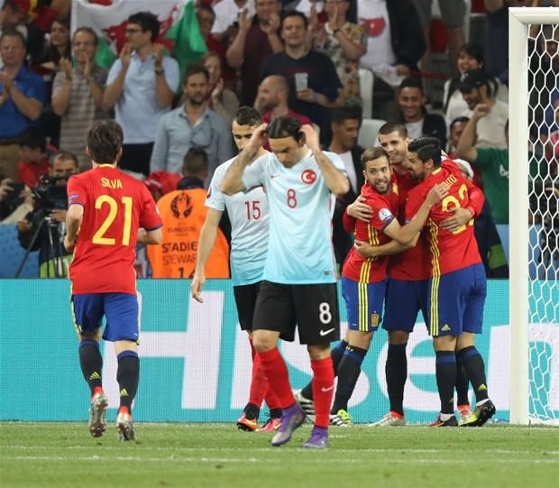 İtalya yenildi sosyal medya karıştı!