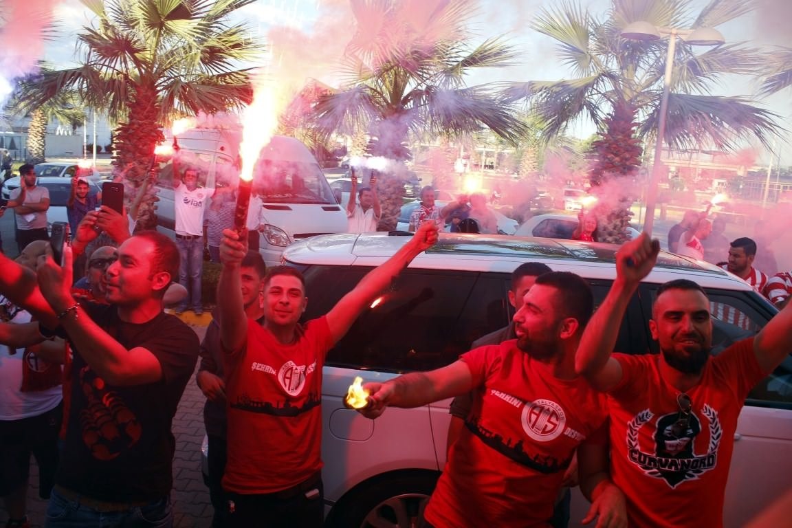 Antalyaspor’da Menez’e coşkulu karşılama