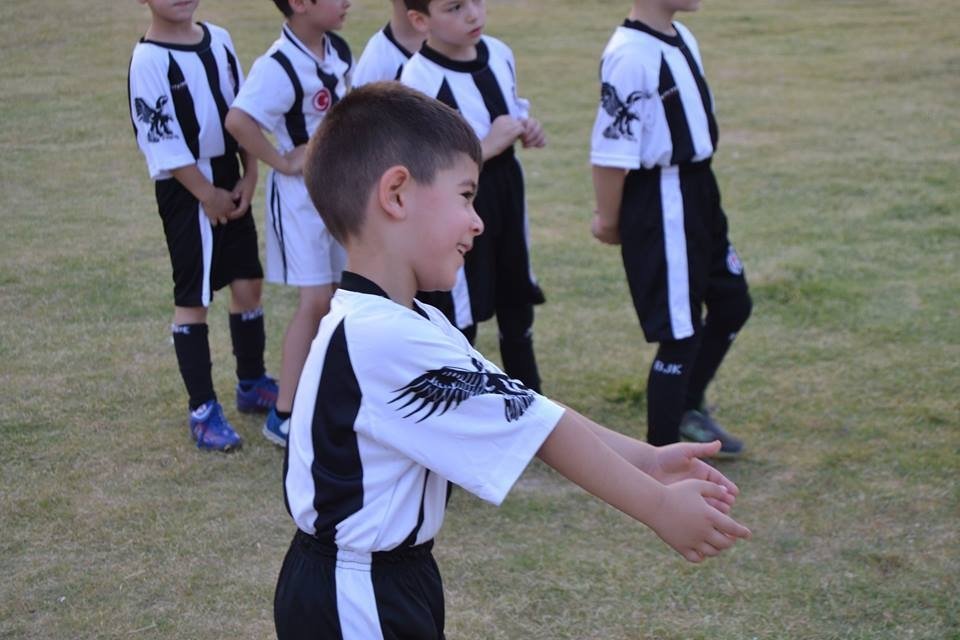 Mülteci çocukların moral kaynağı Beşiktaş