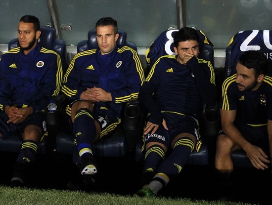 Van Persie’nin kadro dışı bırakılmasına tepkiler