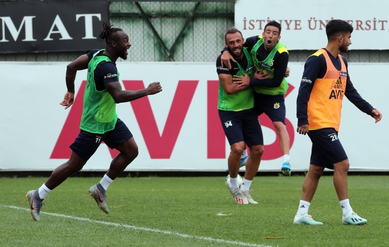 Fenerbahçe’de 4 transfer 2 ayrılık