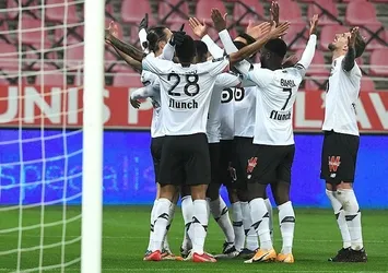 Asist Zeki'den gol Yusuf'tan! Lille zirveyi sevdi