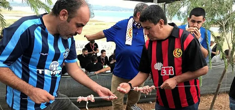 A. Demirspor ve Eskişehirspor taraftarından örnek davranış