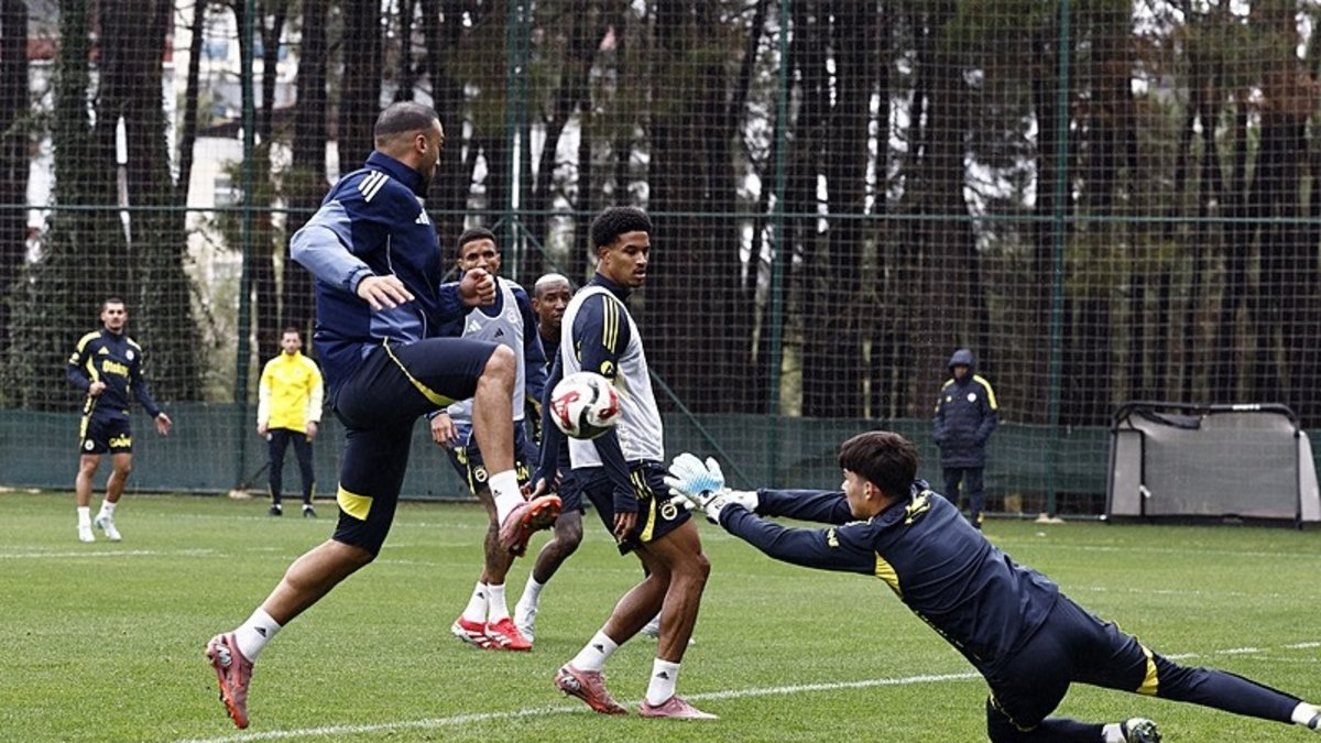 Fenerbahçe günü çift antremanla tamamladı