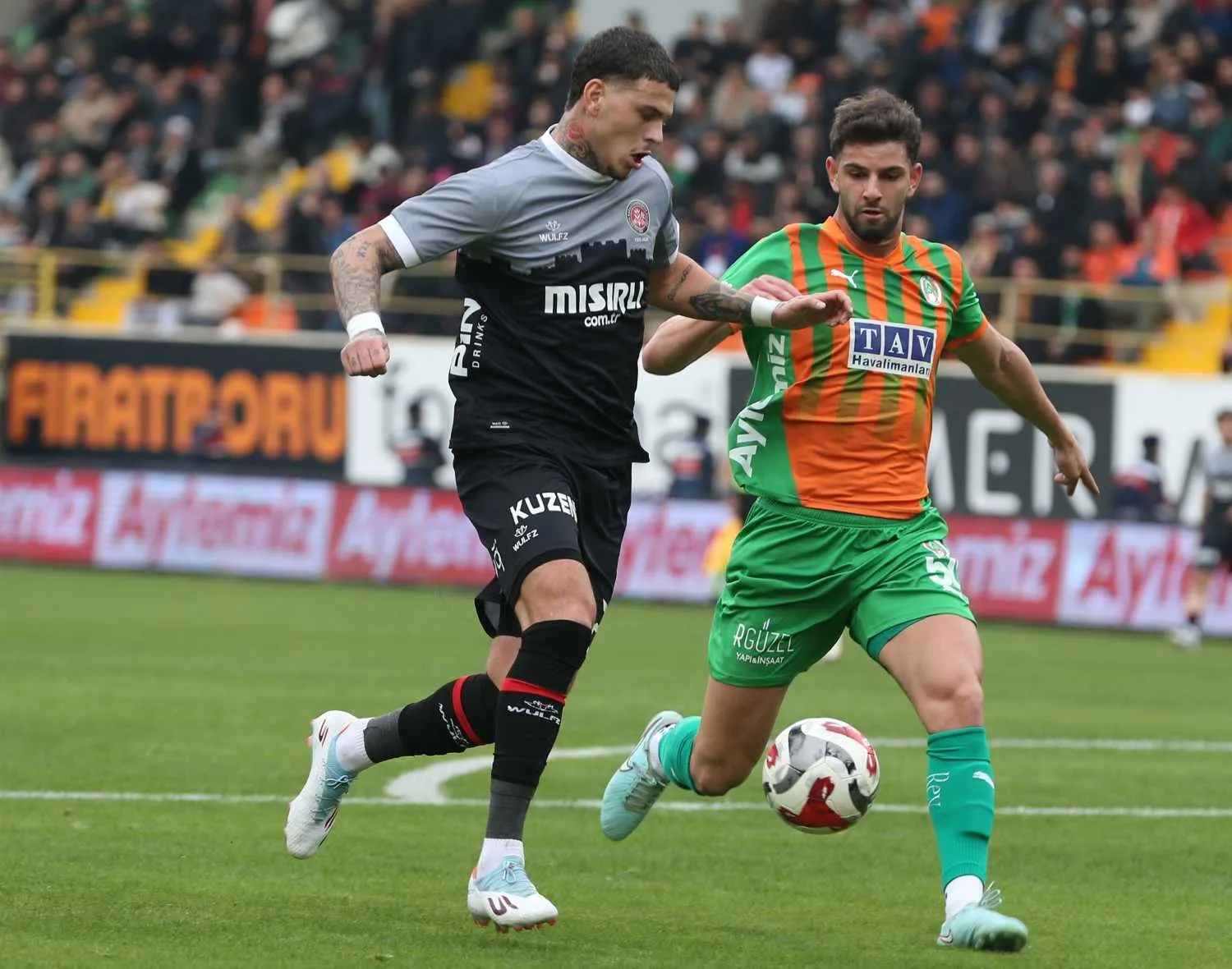 Fenerbahçe savunmaya takviye peşinde: Ümit Akdağ listeye girdi!