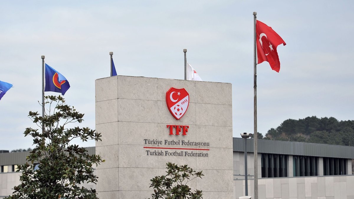 TFF hakem ve VAR kararlarını değerlendirdi! Tartışmaları pozisyonlar incelendi TFF hakem ve VAR kararlarını değerlendirdi! Tartışmaları pozisyonlar incelendi